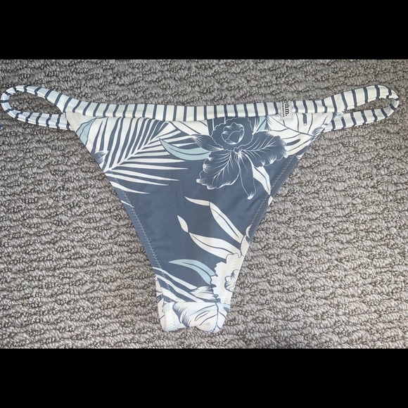 Rhythm floral bikini - Picture 7 of 9